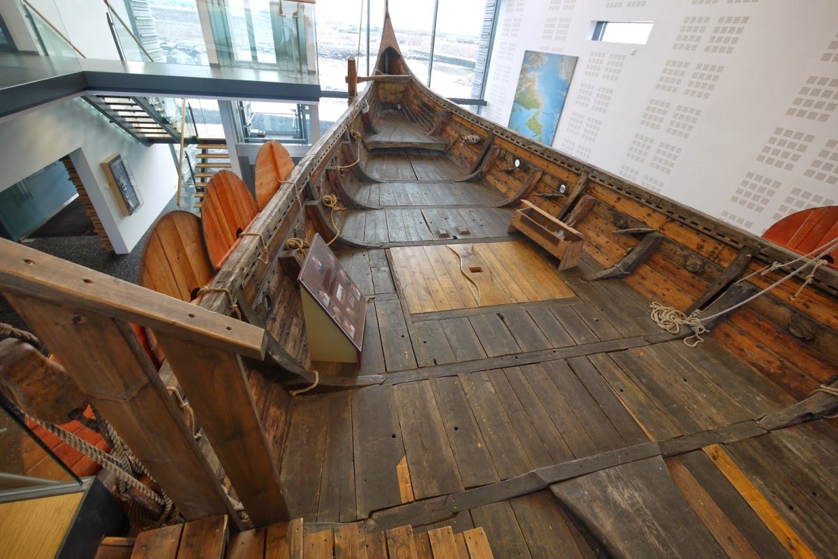 Драккар викингов палуба