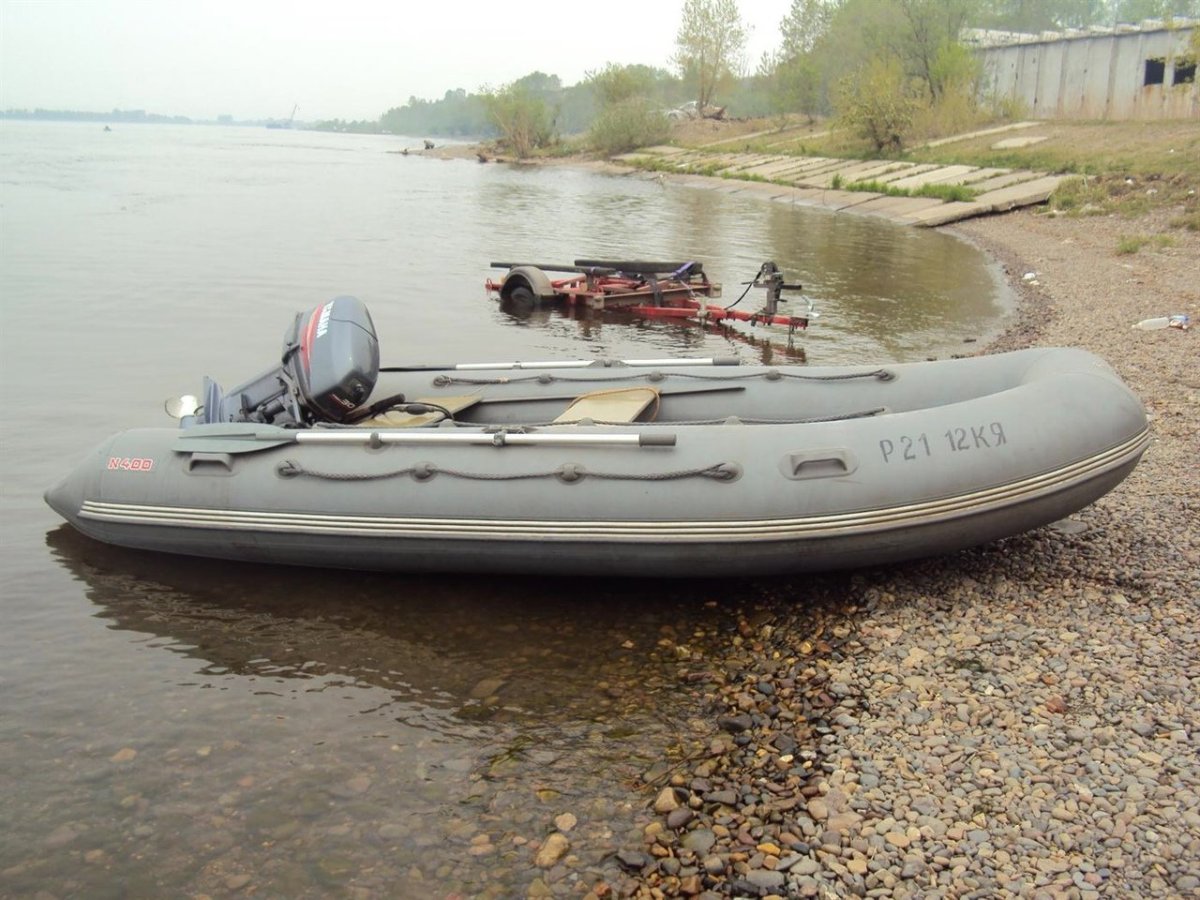 Лодка Мнев Кайман 400