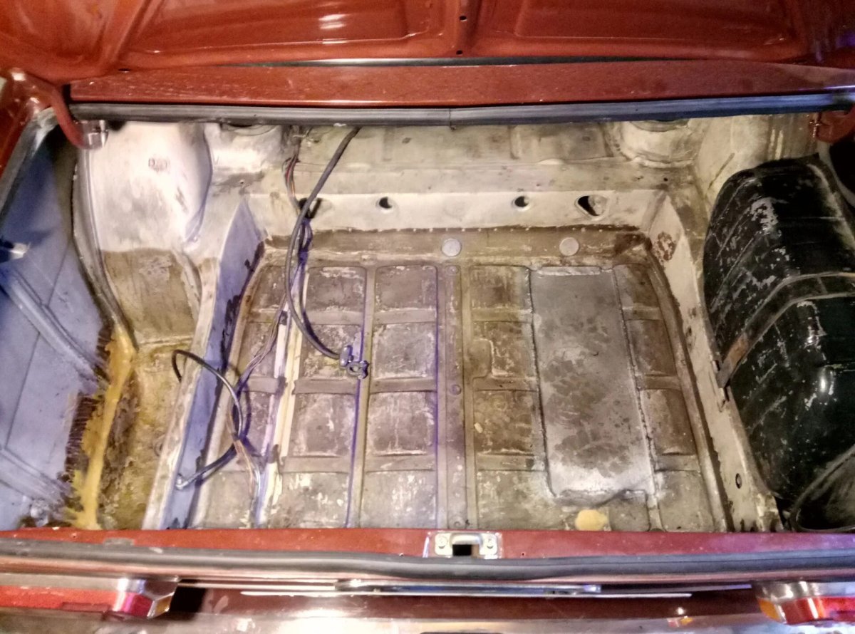 Багажник внутри ВАЗ 2103