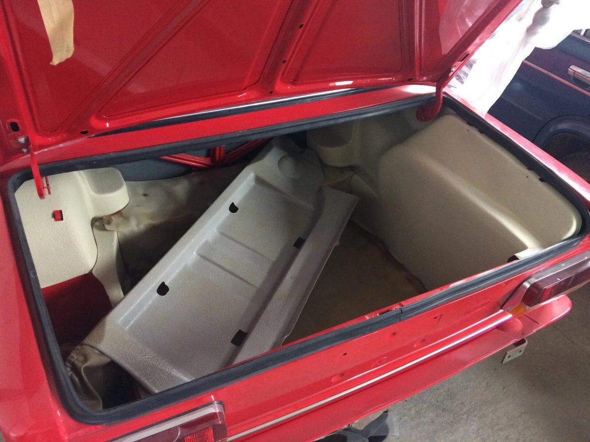 Обшивка багажника ВАЗ 2106