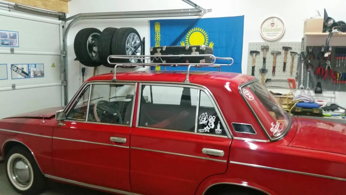 ВАЗ 2103 С багажником на крыше