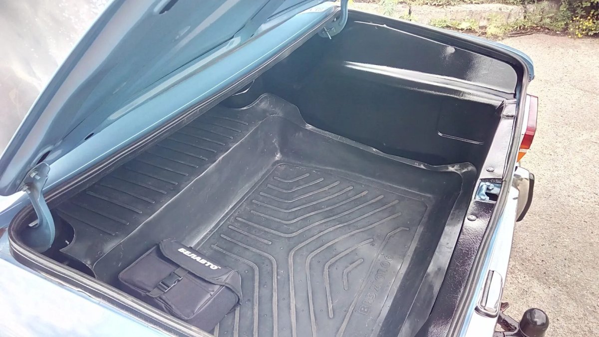 АКБ В багажнике 2101