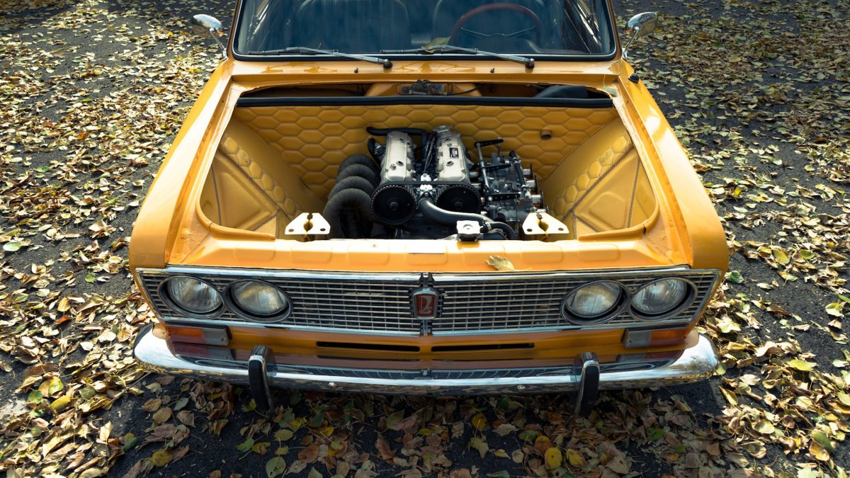 Подкапотка ВАЗ 2103