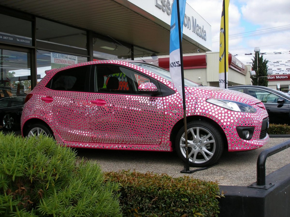 Машина в стразах