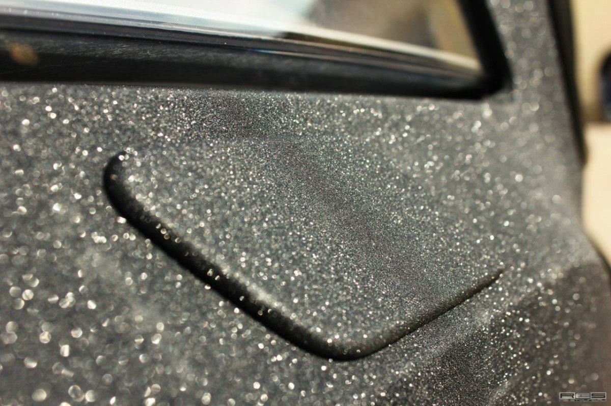 Черный Раптор с алмазной крошкой