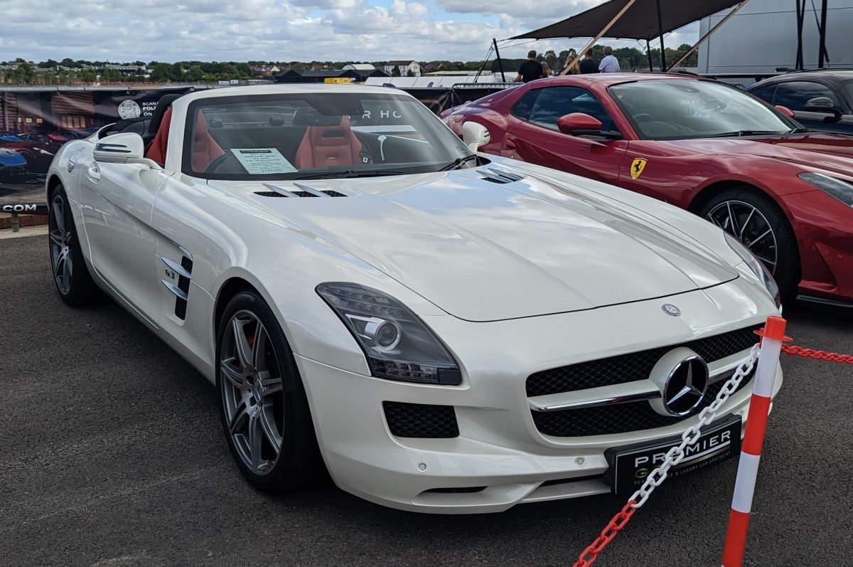 Mercedes SLS AMG Green в векторе