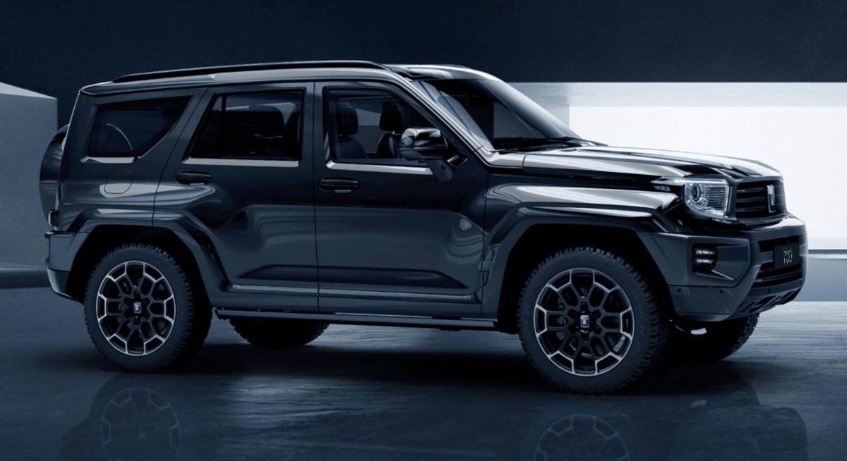 Машина Tank 700