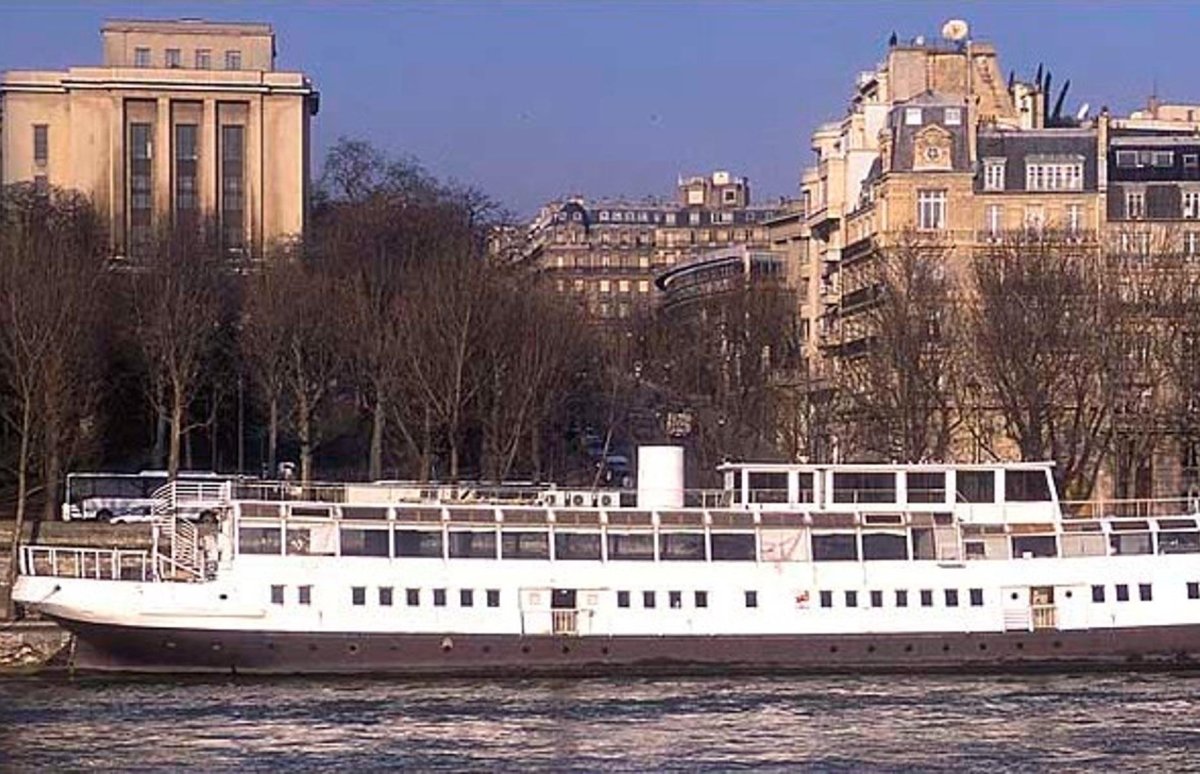 Тендерное судно Номадик