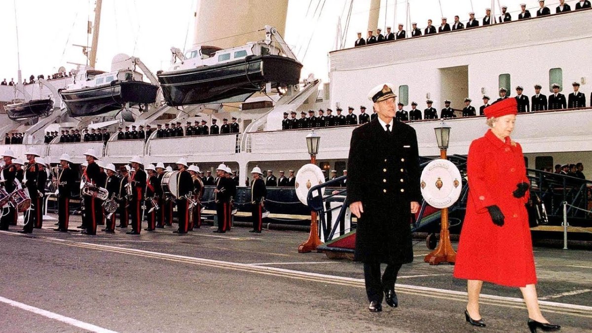 Яхта Британия королевы Елизаветы 2 в Санкт-Петербурге