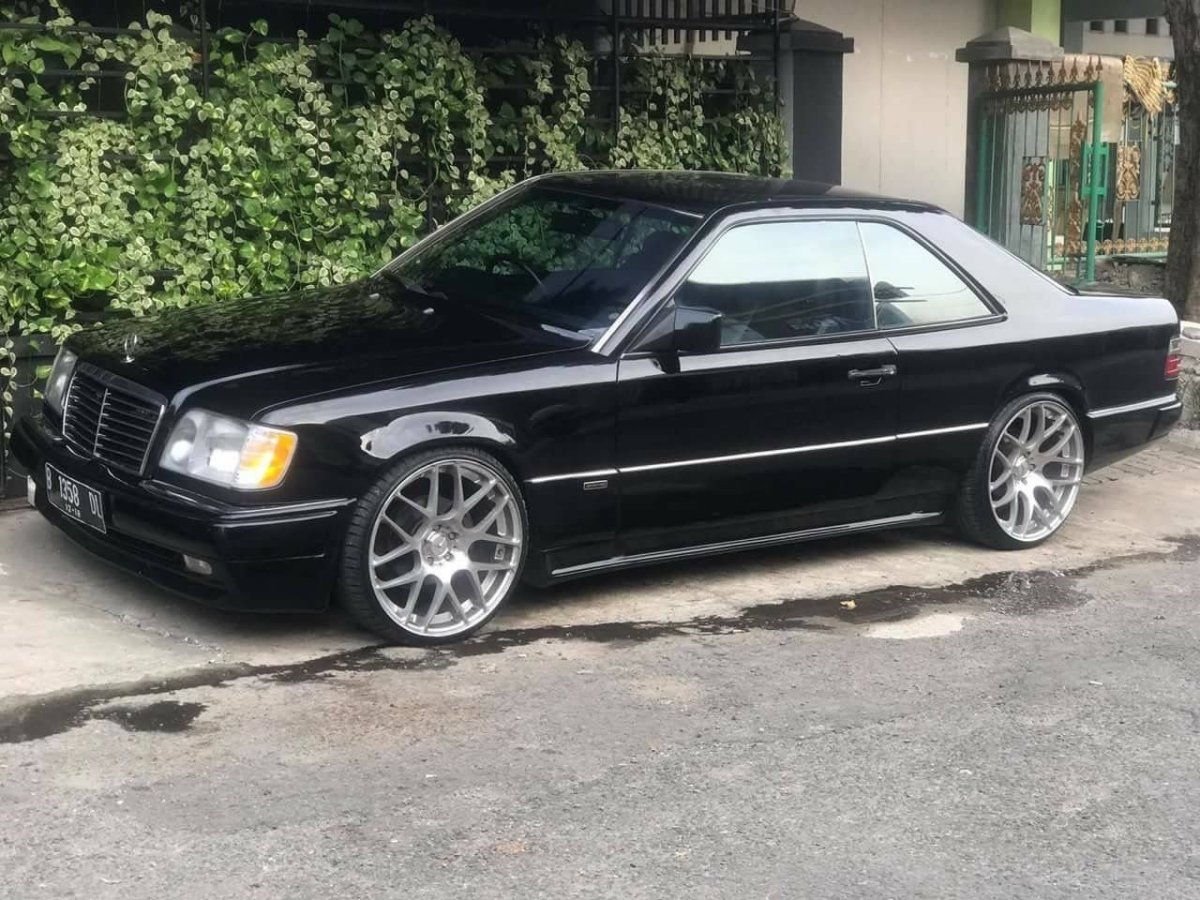 Мерседес е 124 купе