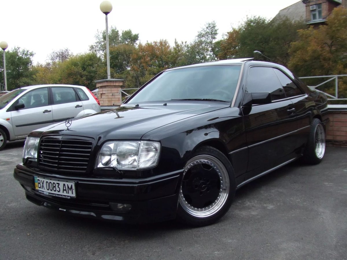Mercedes-Benz w124 черный