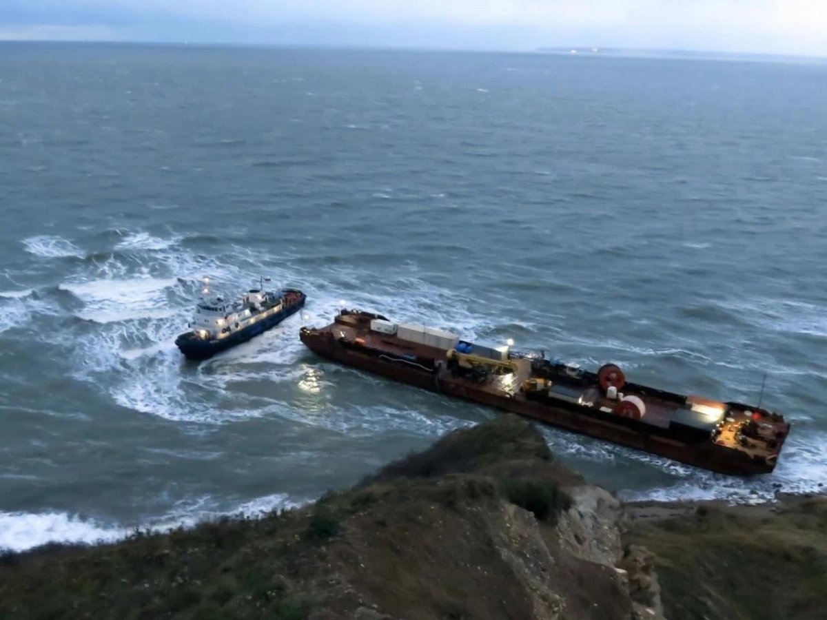 Баржа на мели Петрозаводск