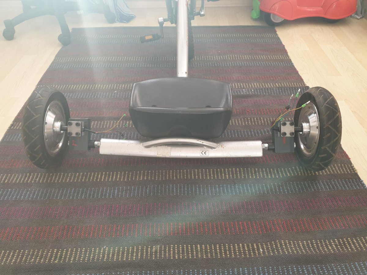 Крепеж колеса гироскутера