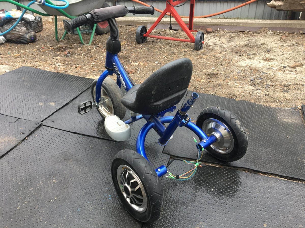 Машинка из гироскутера