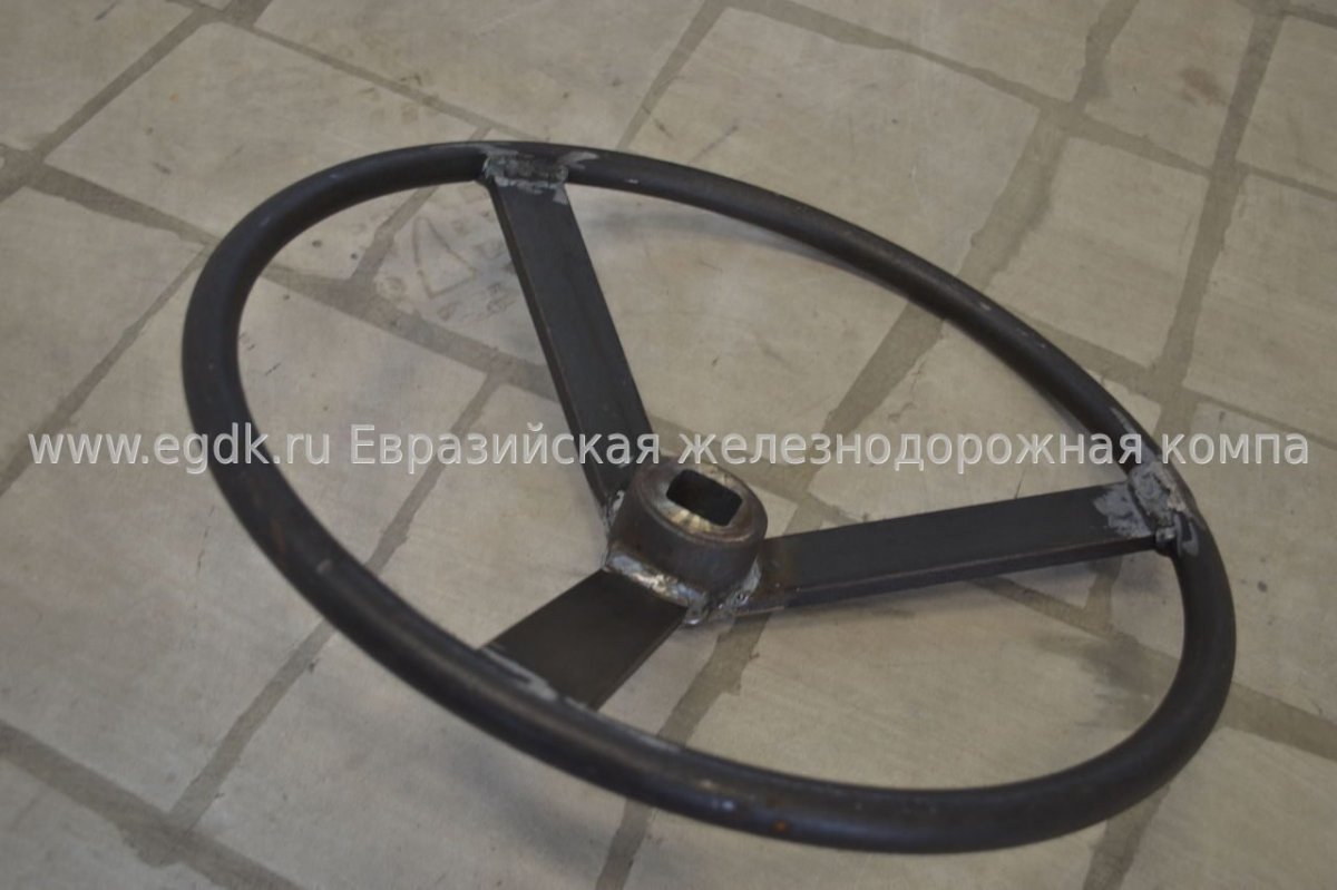 Штурвал ручного тормоза вагона