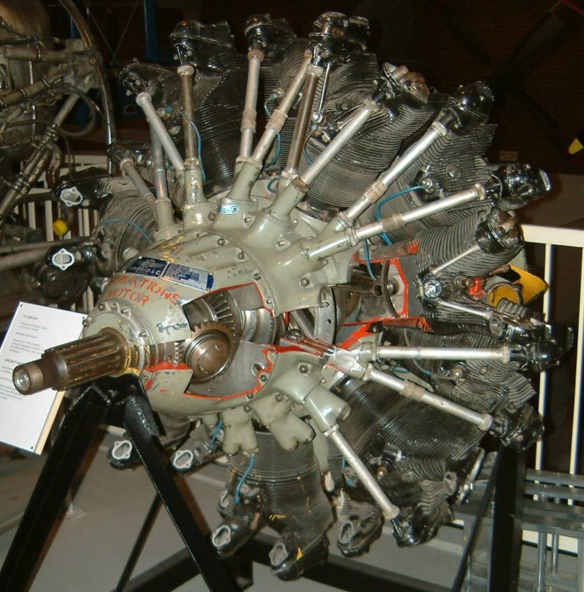 Радиальный трехцилиндровый двигатель