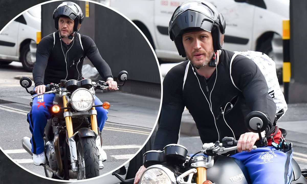 Том Харди на мотоцикле