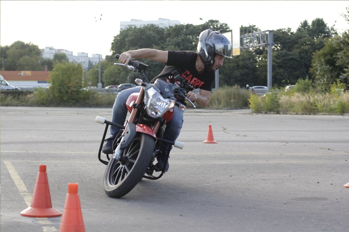 Контраварийное вождение мотоцикла