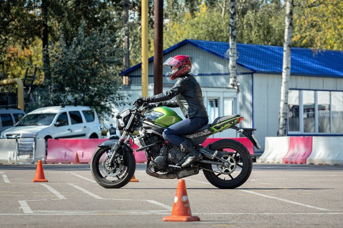 Инструктор мотошколы