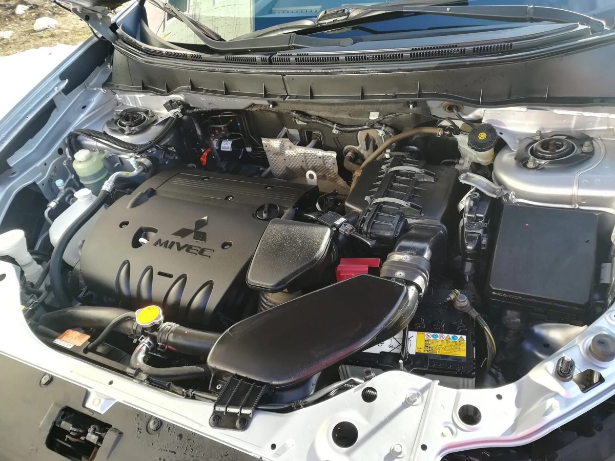 Аутлендер XL подкапотка