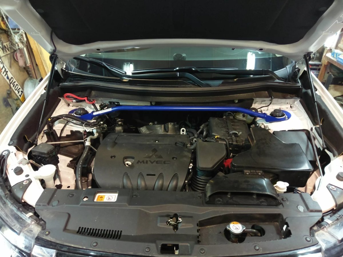 Митсубиси Аутлендер 1 под капотом