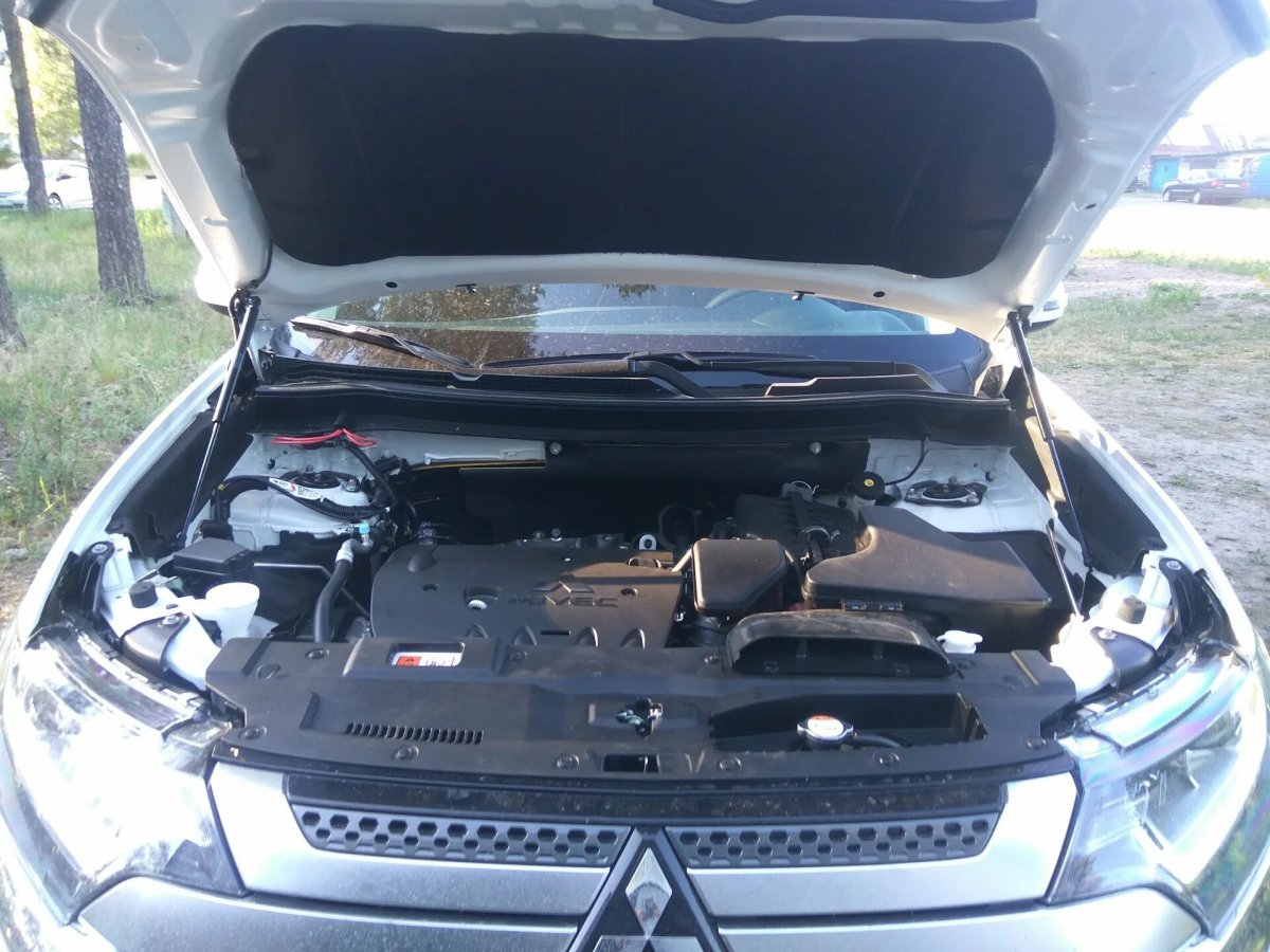 Подкапотное пространство Аутлендер 3