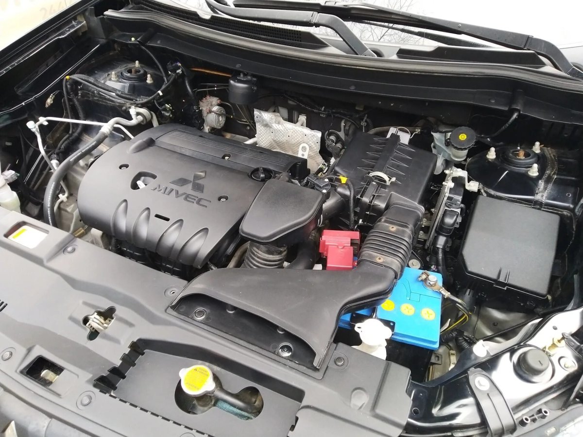 Outlander 2 2.4 подкапотка