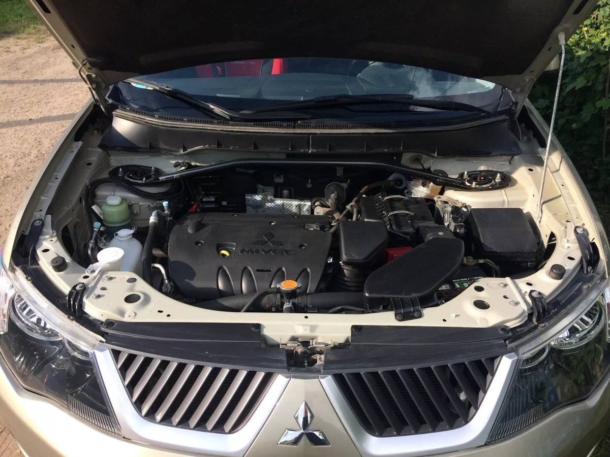 Outlander XL 2008 под капотом