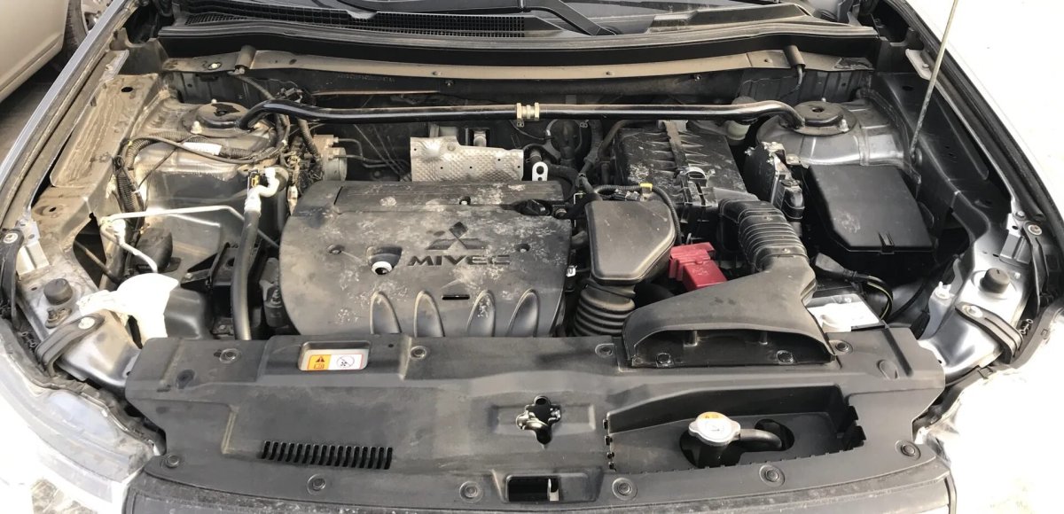 Подкапотное пространство Митсубиси Аутлендер XL