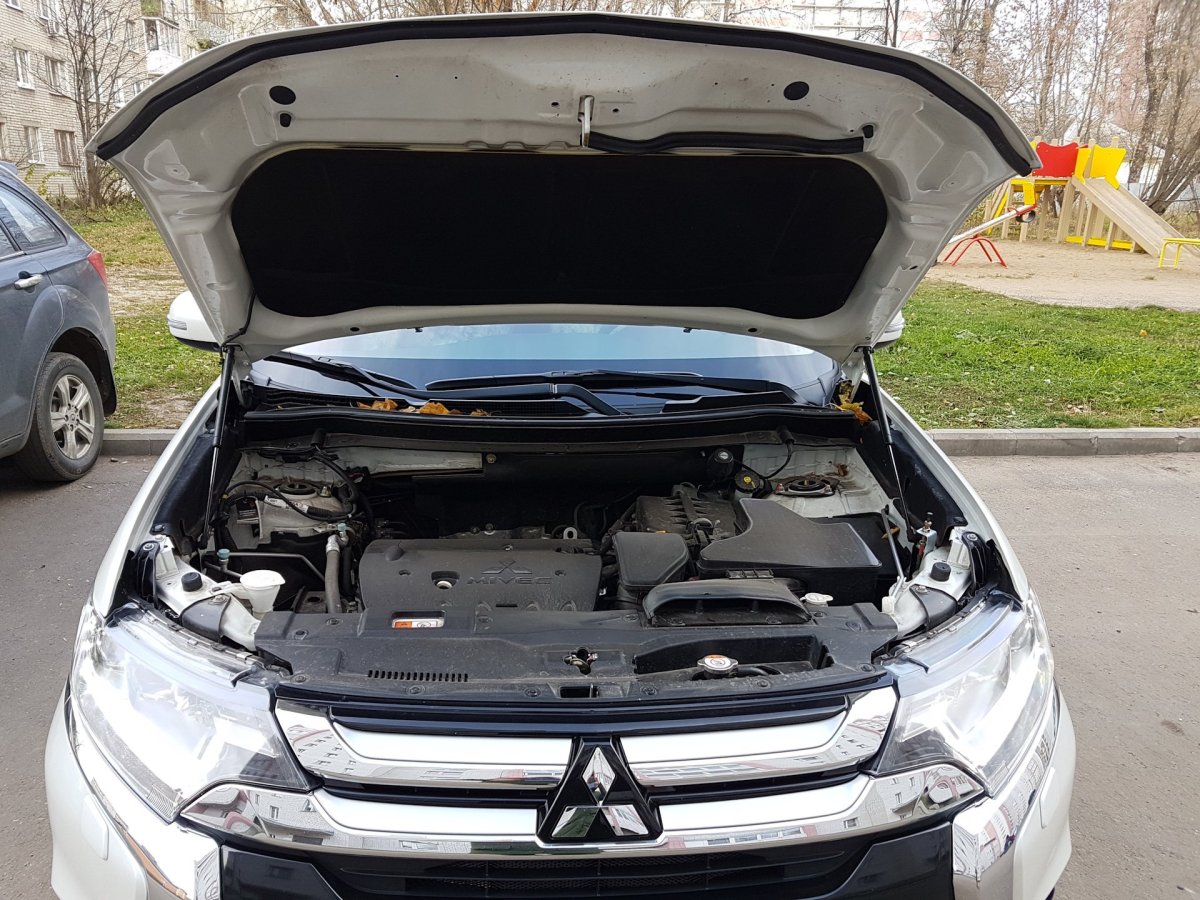 Mitsubishi Outlander XL 2.4 газовые упоры капота