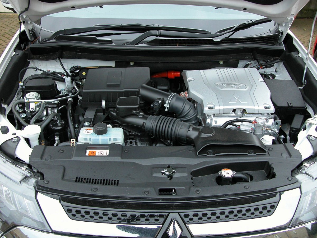 Mitsubishi Outlander 2006 под капотом