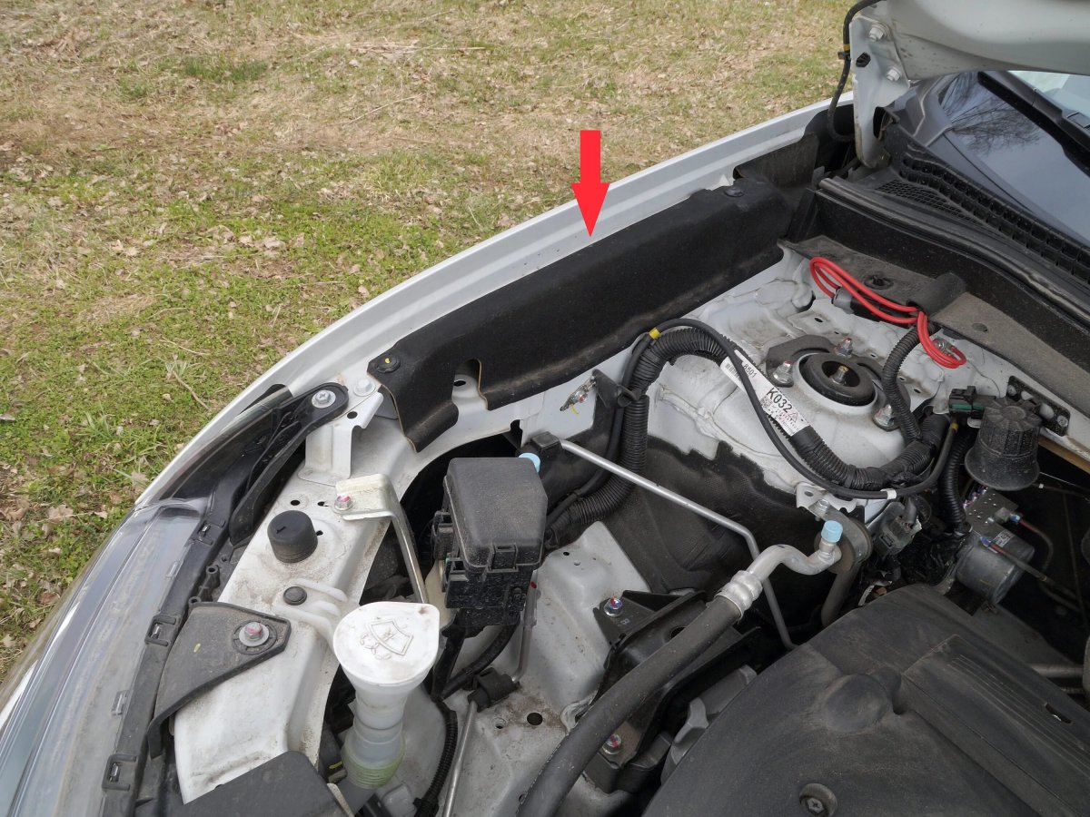 Мицубиси Аутлендер моторный отсек