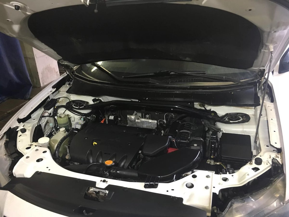 Аутлендер+ХЛ+2010 под капотом