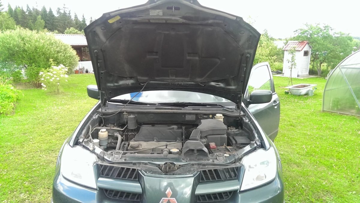 Капот на Митсубиси Аутлендер