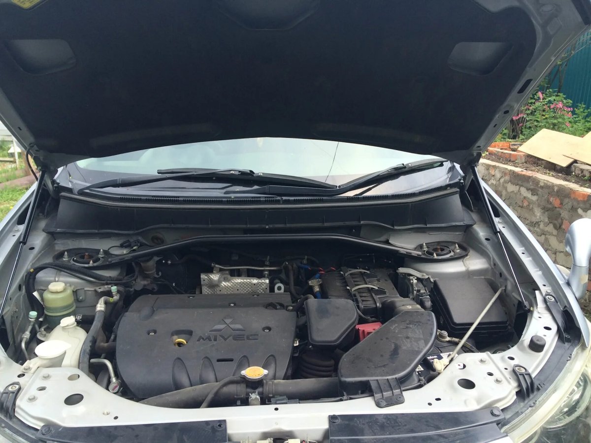Амортизаторы капота Mitsubishi Outlander III 15-