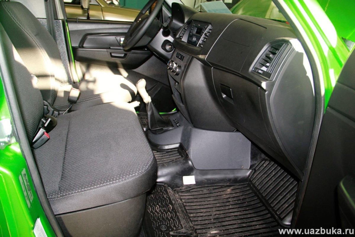 УАЗ Патриот профи с двухрядной кабиной салон