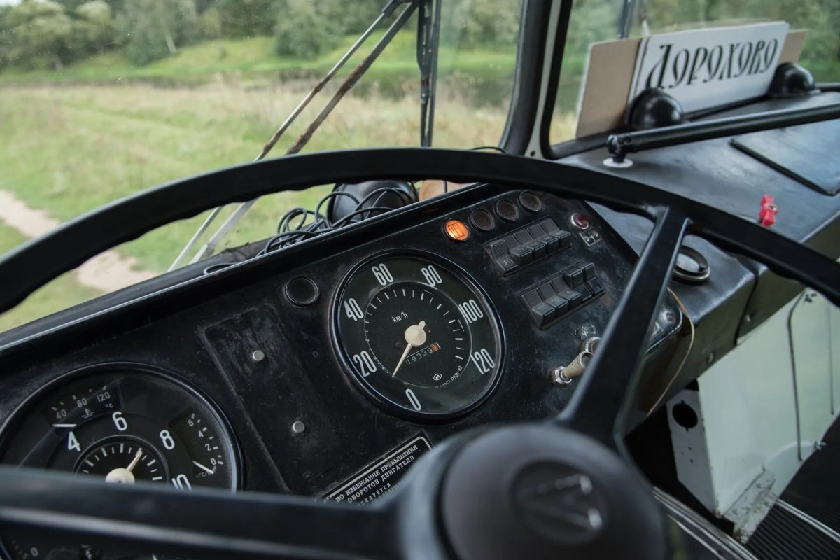 Приборная панель ЛАЗ 695