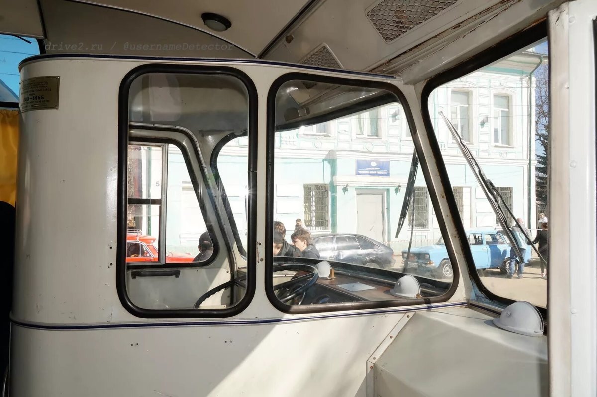 ЛАЗ 695н кабина