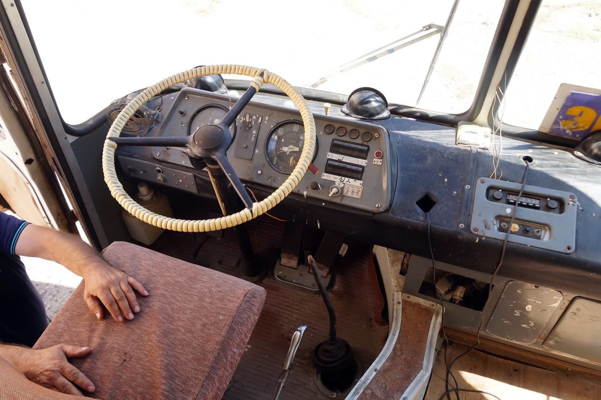 ЛАЗ 4202 кабина