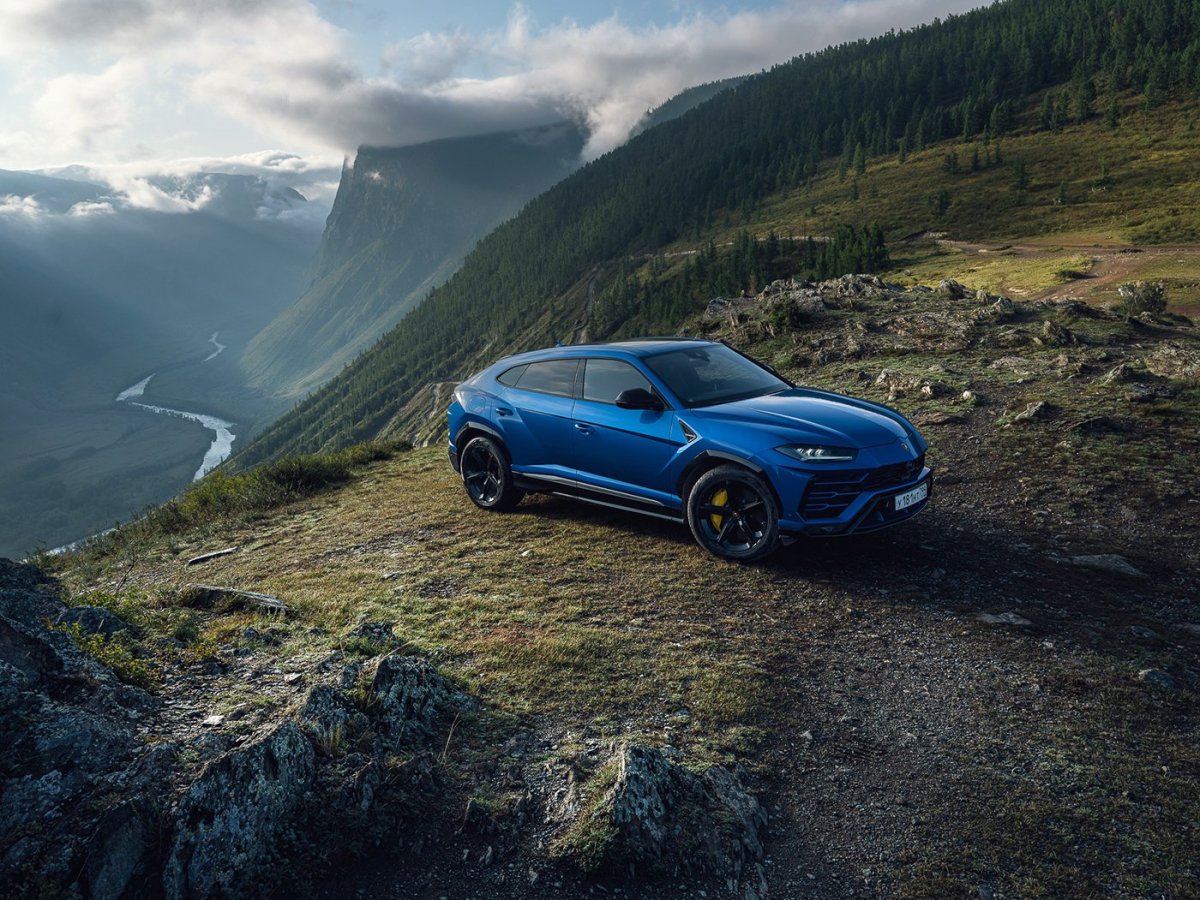 Lamborghini Urus Blue
