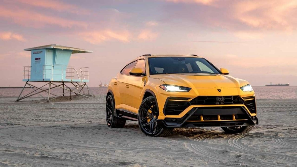 Lamborghini Urus желтый
