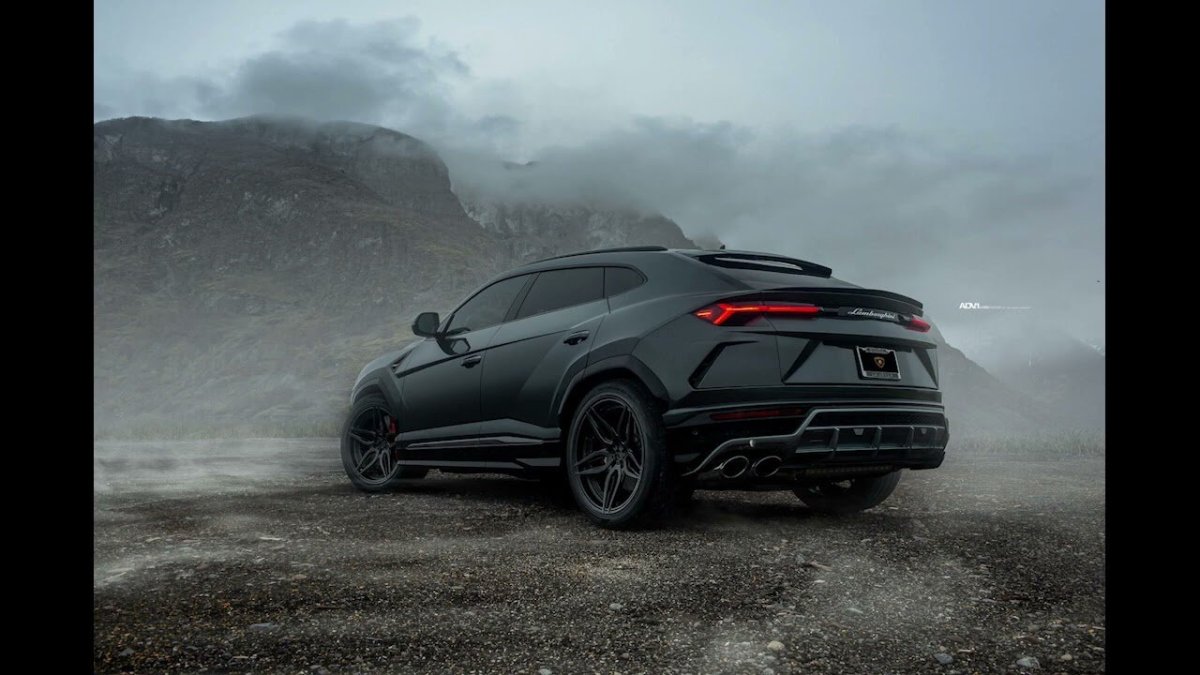 Lamborghini Urus черный