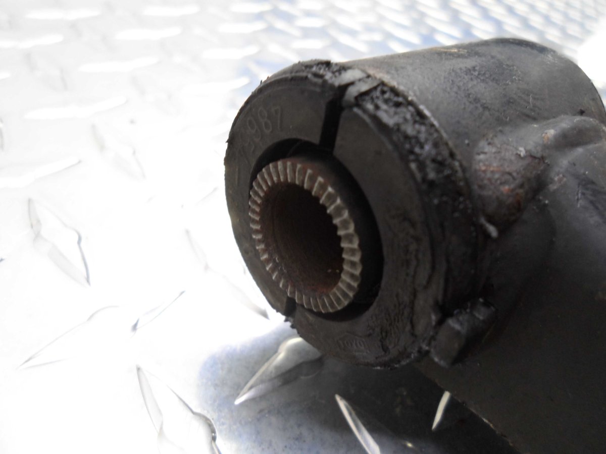 Рычаг передний Понтиак Вайб 2003