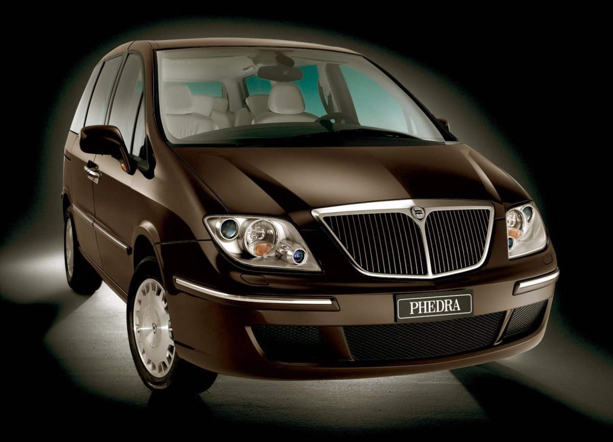 Lancia Phedra салон