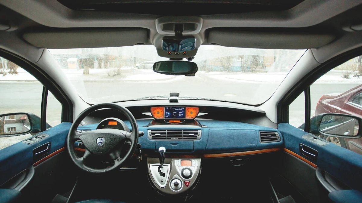 Lancia Phedra интерьер