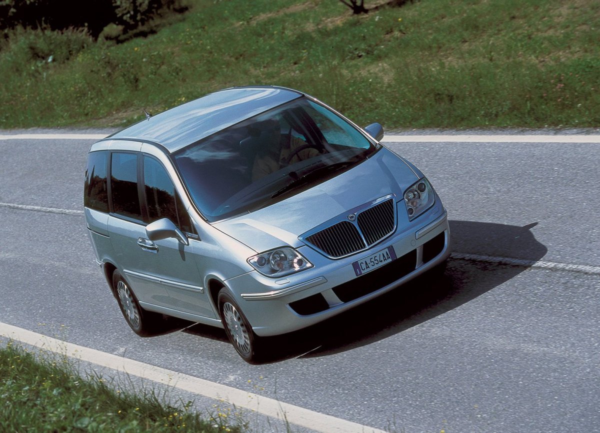 Лянча автомобиль минивен