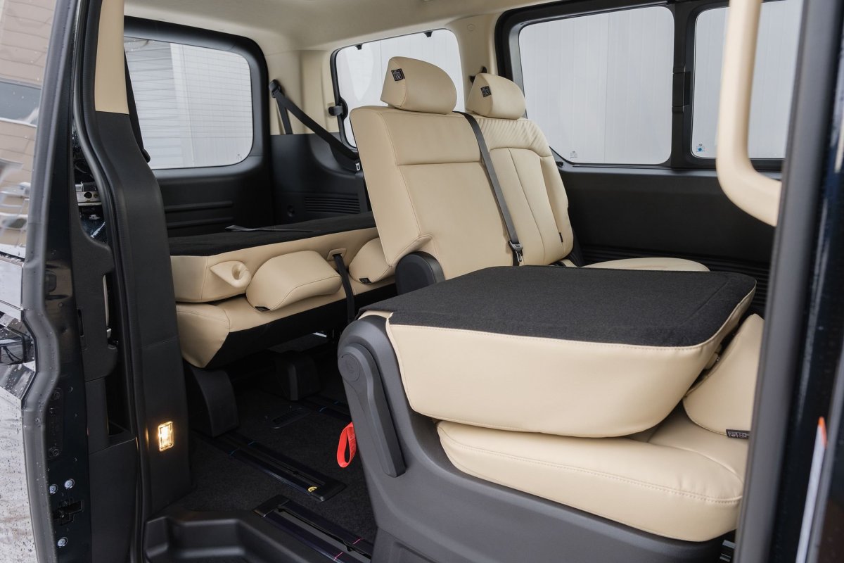 Hyundai Staria 2023 интерьер