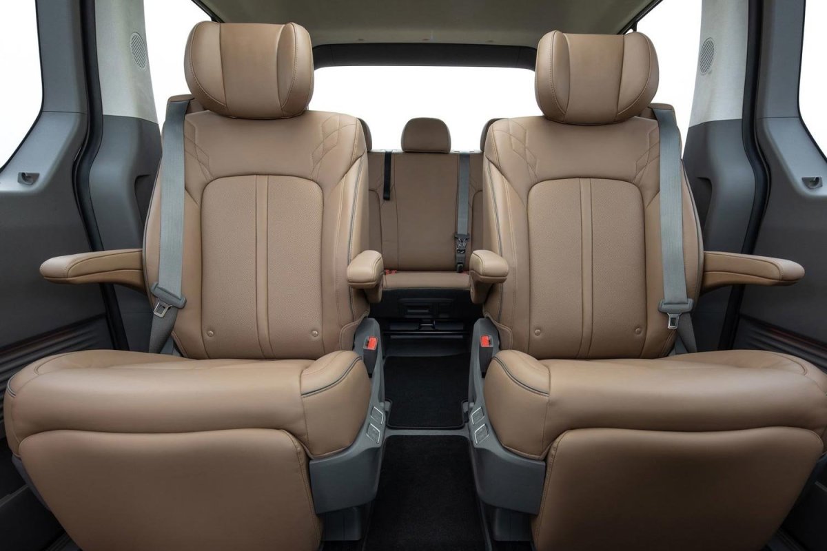 Hyundai Grand Starex 2023 салон