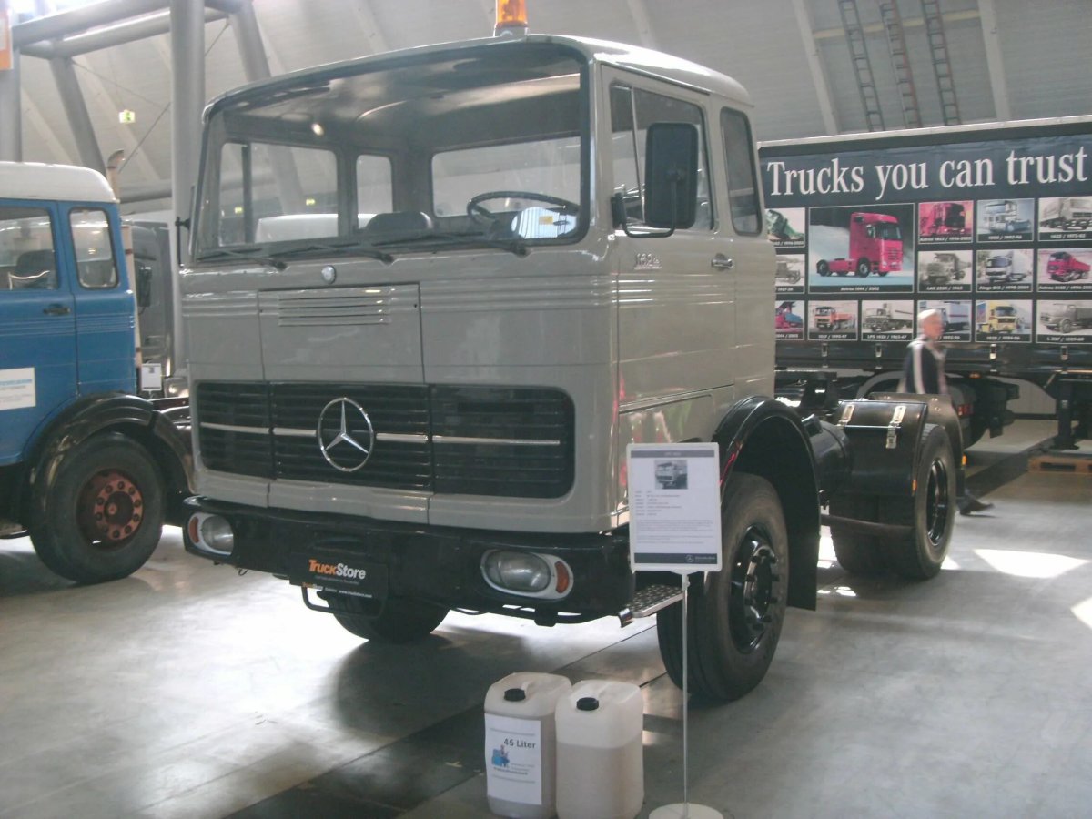 Mercedes Benz 1624