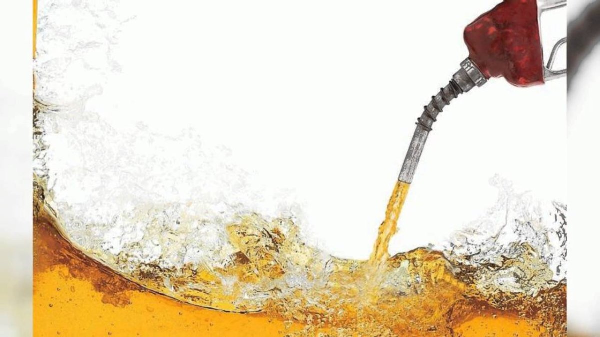 Машинное масло на белом фоне